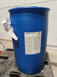 Canon avec poudre Rösler Compound FC230, toujours 190 kg